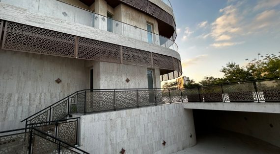 Aluminium Mashrabiya Design Glass Railing