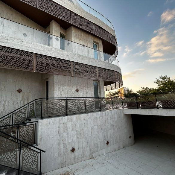 Aluminium Mashrabiya Design Glass Railing