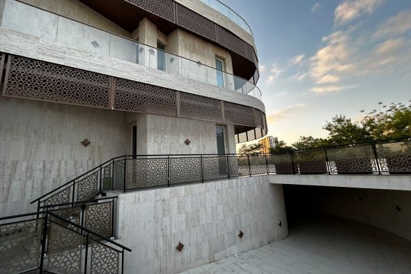 Aluminium Mashrabiya Design Glass Railing